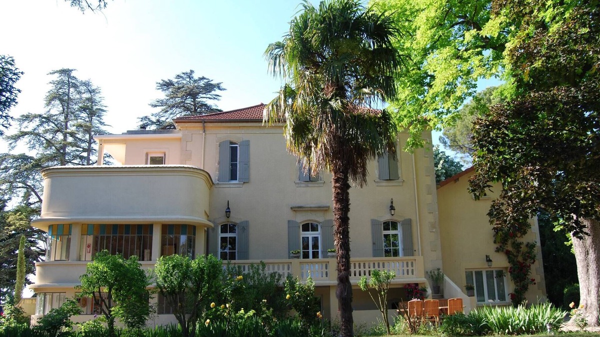 Valreas Villa | Mansion in Provence with Pool & Near Town
