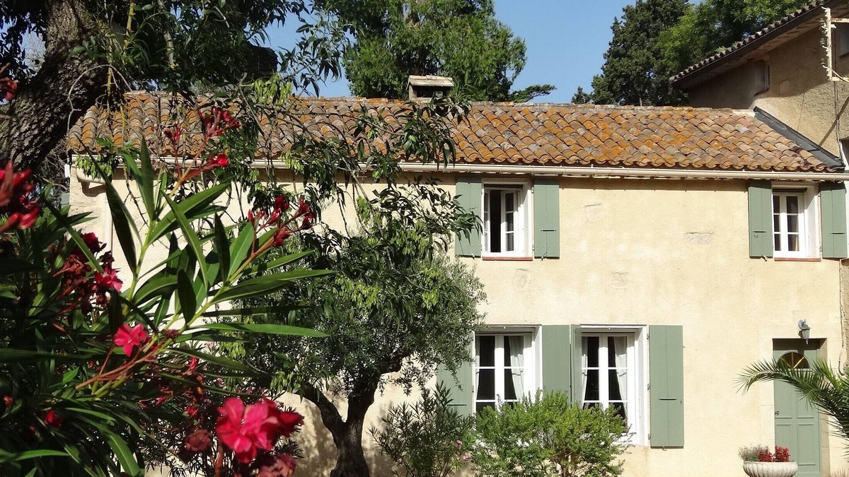 Narbonne House | Mansion In the shade of the big trees of the park, great comfort