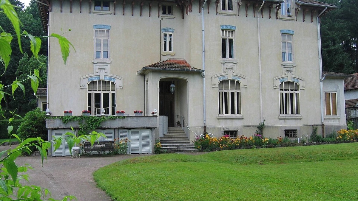 Vecoux Villa | Mansion in Vecoux with Pool and Garden