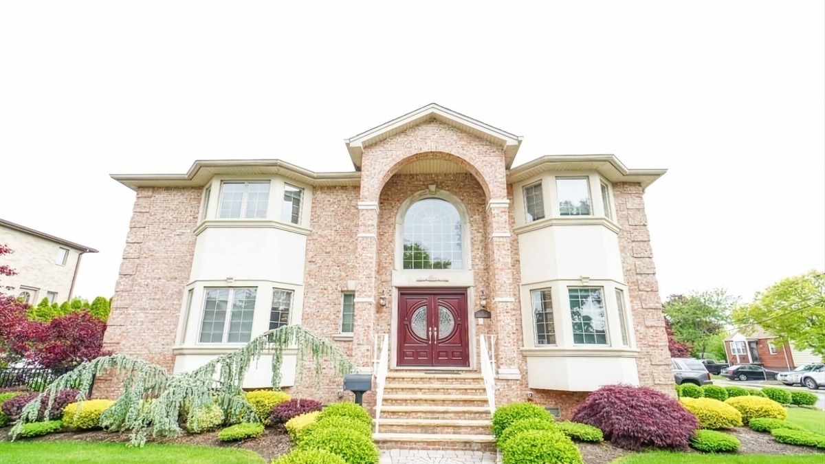 Little Ferry Villa | Mansion NYC Metlife Stadium American Dream
