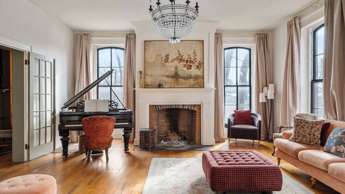 Butchertown House | MANSION | Renovated Historic Estate| Speakeasy