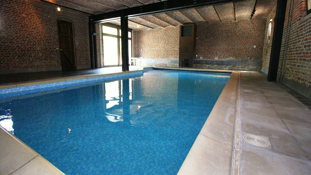Ouffet Villa | Mansion with Pool, Néblon
