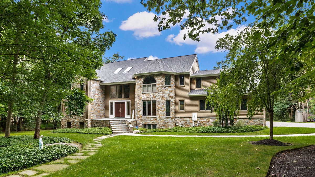 Medford House | Mansion with resort just half-hour from Philadelphia