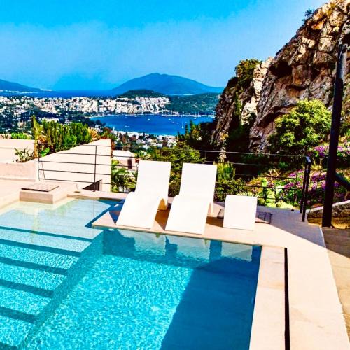 Dagbelen Villa | Mansion with sea and rocks view, housekeeper, breakfast