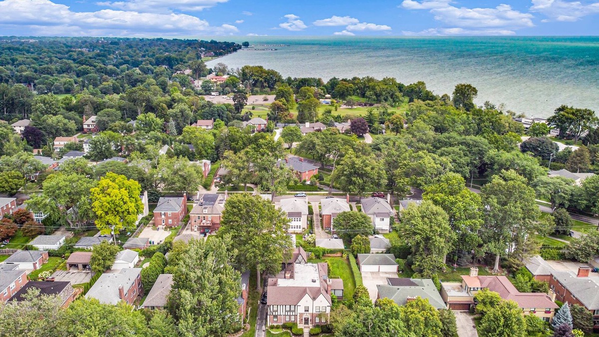 Grosse Pointe House | Mansion with Pub in Basement‼️