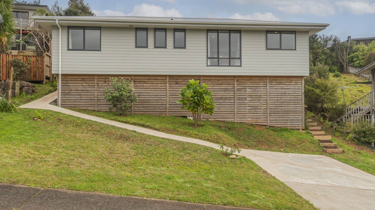 Tairua House | Manuka Lodge – Tairua Holiday Home
