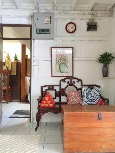Thung Maha Mek House | Many Trees