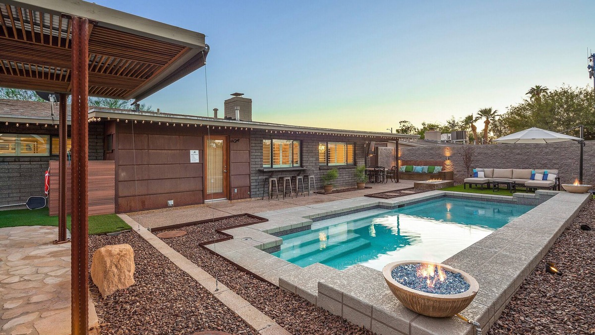 North Mountain House | Manzi Place - Luxury Pad w/Heated Pool & Cozy Fire Pits + Centrally located!