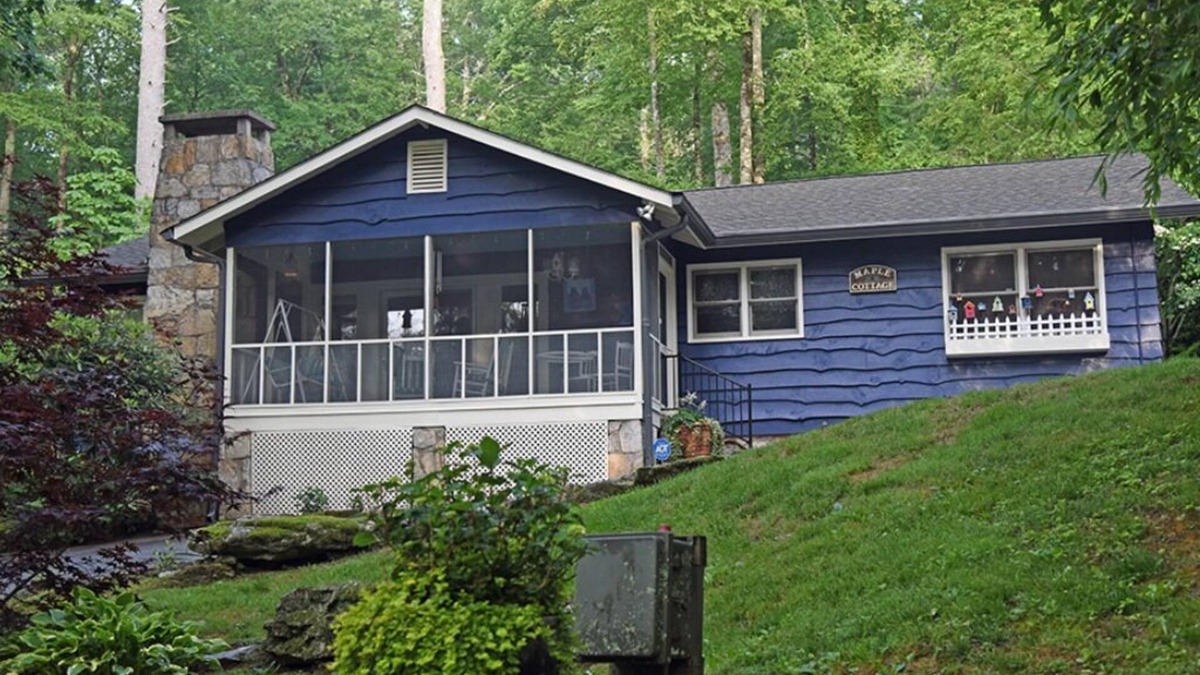 Mirror Lake House | Maple Cottage, 3 bedroom, 2 bath, 1.5 miles from Highlands, NC