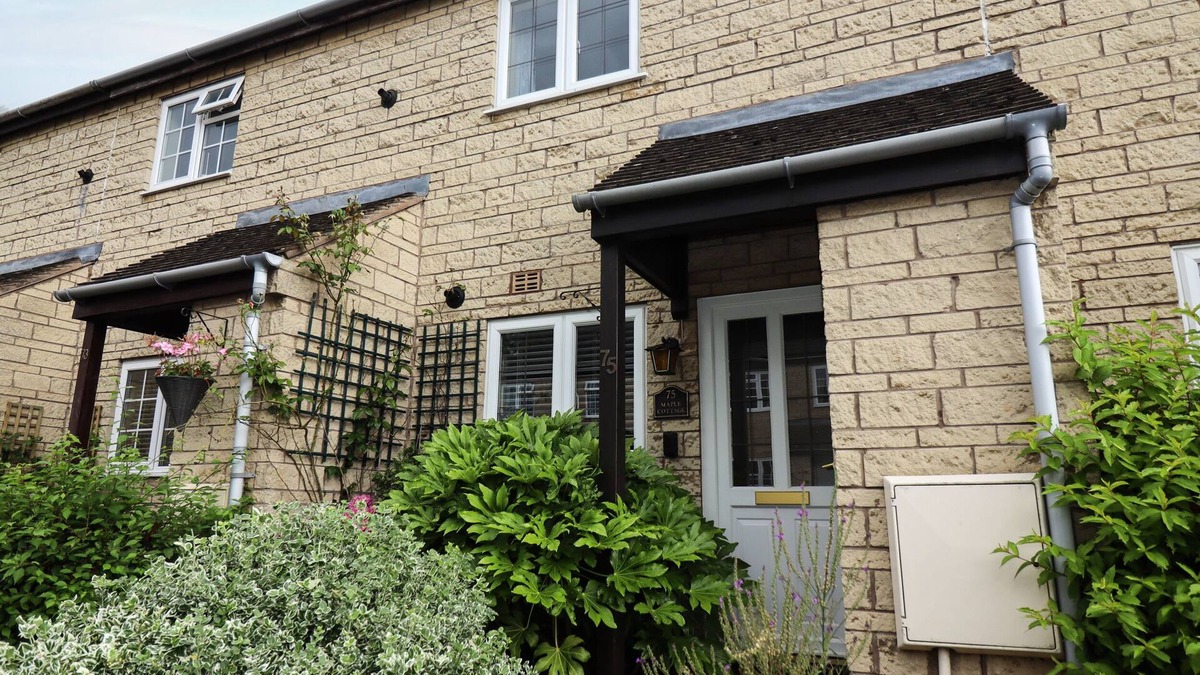 Broadway Cottage | MAPLE COTTAGE, pet friendly, with a garden in Broadway
