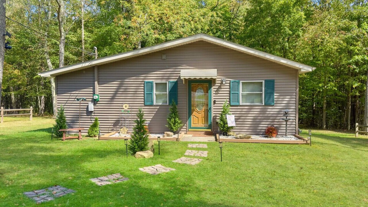 Vowinckel Apartment | Maple Creek Cabin, minutes from Cook Forest