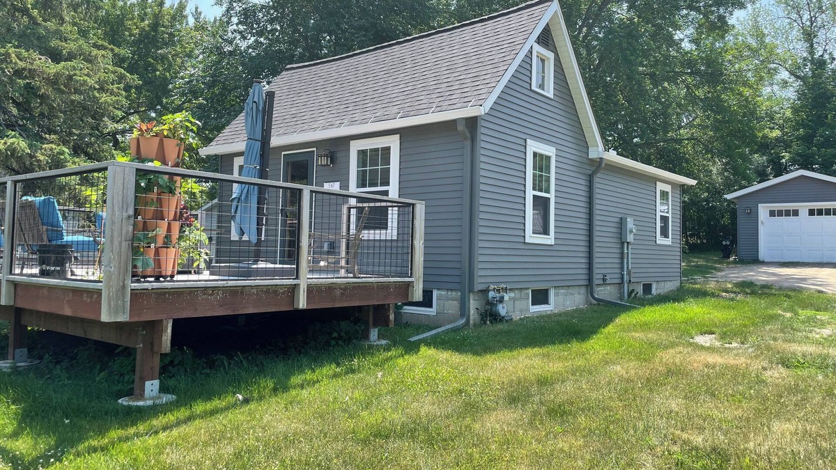 Owatonna House | Maple Creek Retreat