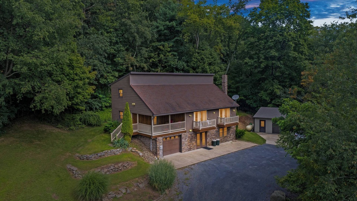 Spring Mills House | Maple Hill Lodge | Hot Tub + Views from Deck