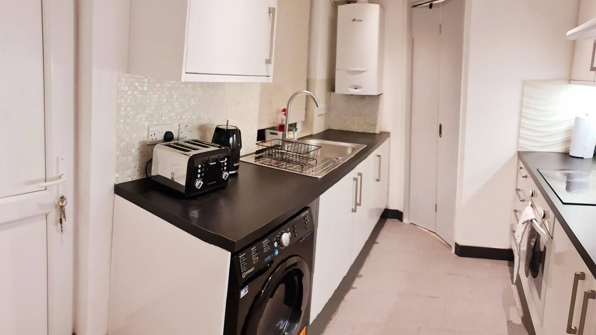 Woodside Apartment | Maple House - Inviting 1-bed Apartment in London
