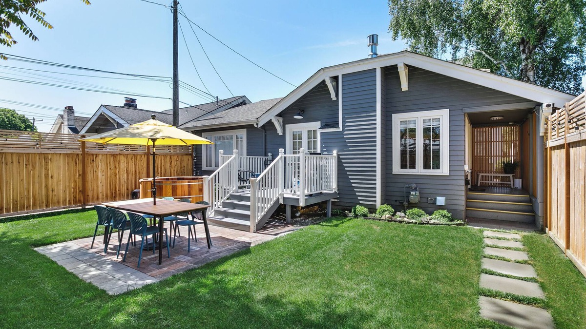 Seattle House | Maple Leaf Craftsman with Hot Tub and AC