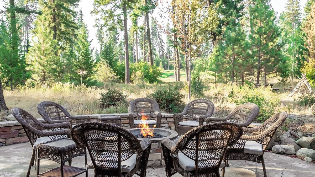Cle Elum House | Maple Leaf Getaway: Private Suite: Hot Tub