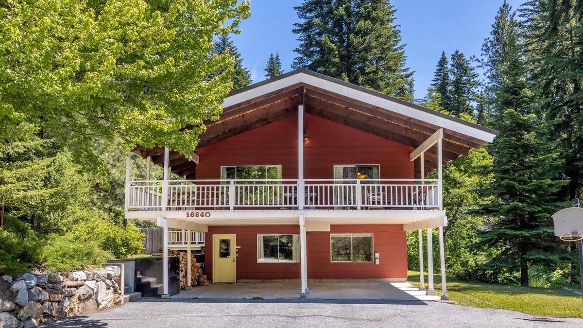 Leavenworth House | Maple Leaf Lodge