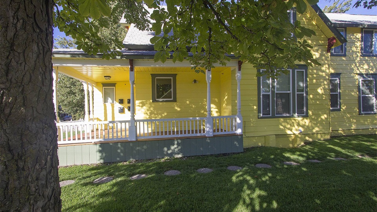 West Central Apartment | Maple Leaf Manor Suites