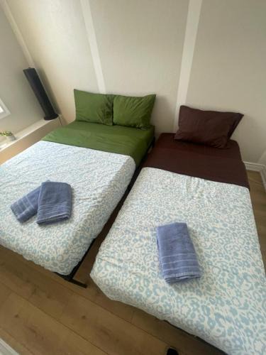 Bay Cloverhill House | Maple Leaf Stay-Walk to UOFT,DT,STREET CARS,BARS,ROM-Free Wifi