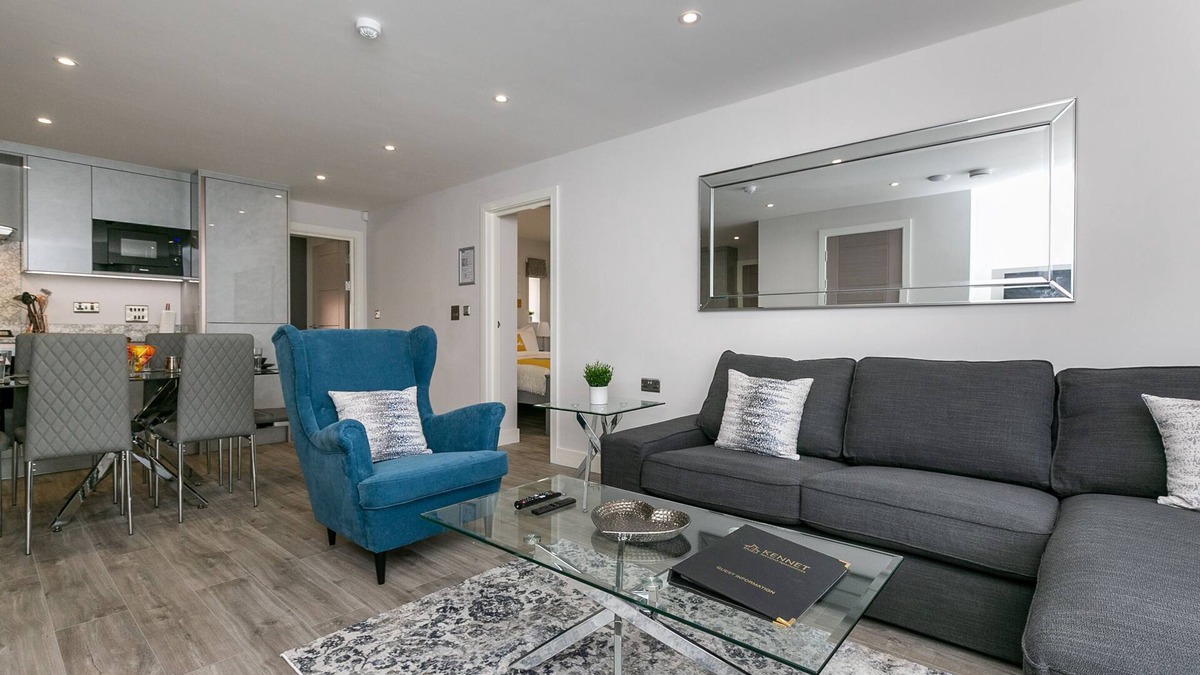 Reading Apartment | Maple Lodge - 3-Bed Duplex with Garden & Parking