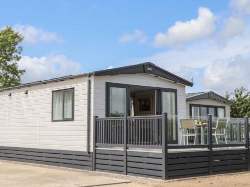 Teigngrace House | Maple Lodge