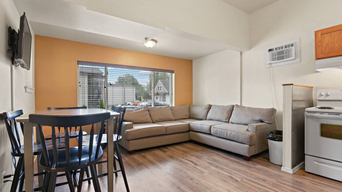 West Central Apartment | Maple Manor Urban Sanctuary