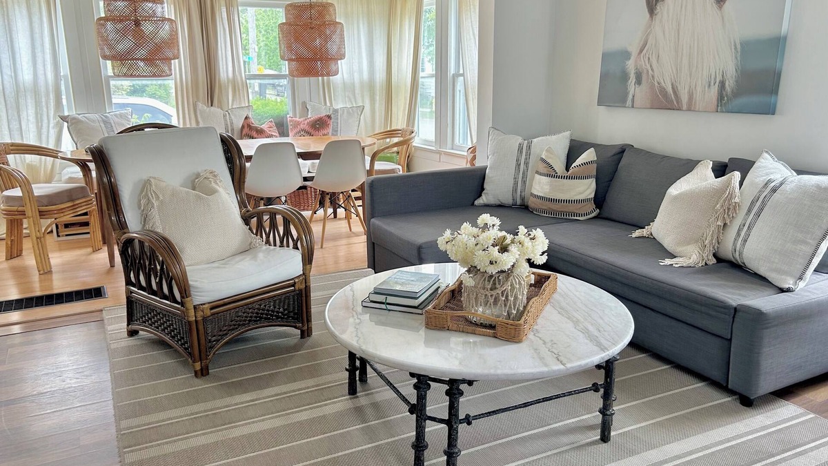 Wellington House | Maple & Oak: Steps to the beach
