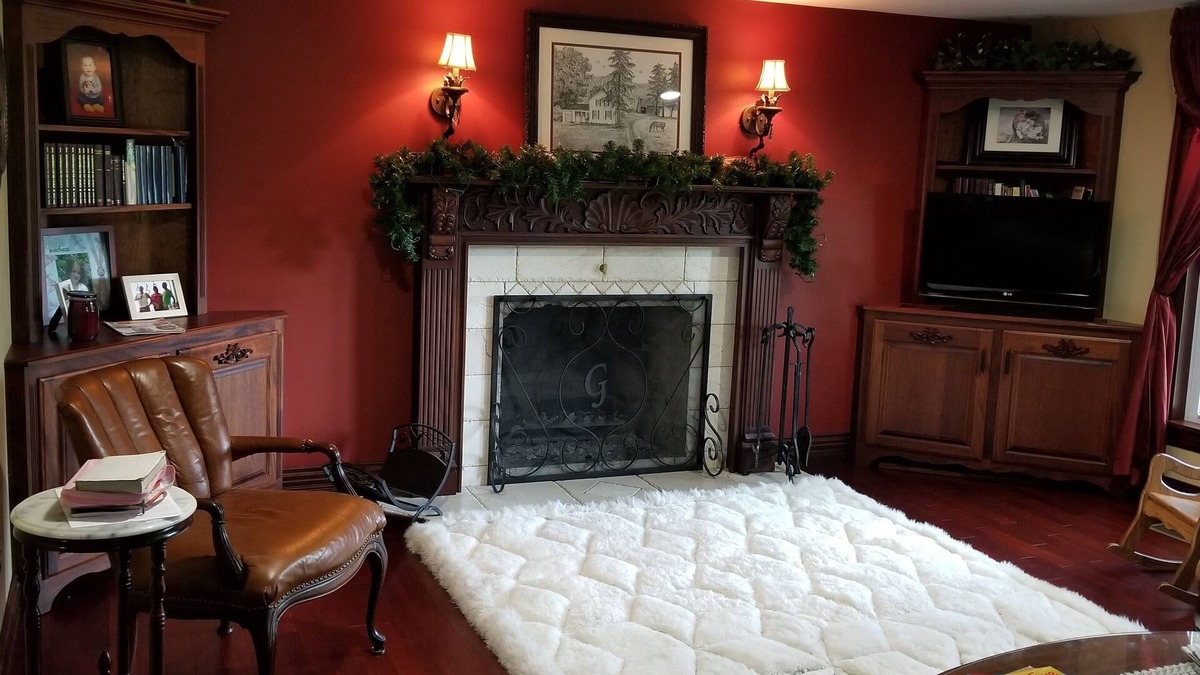 Randolph House | Maple Shade on the Amish Trail: Fireplace, Jacuzzi tub, Gazebo and more