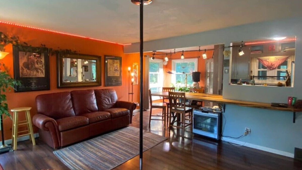 Viroqua House | Maple St. Eco Retreat-Free Daytime EV Charging!