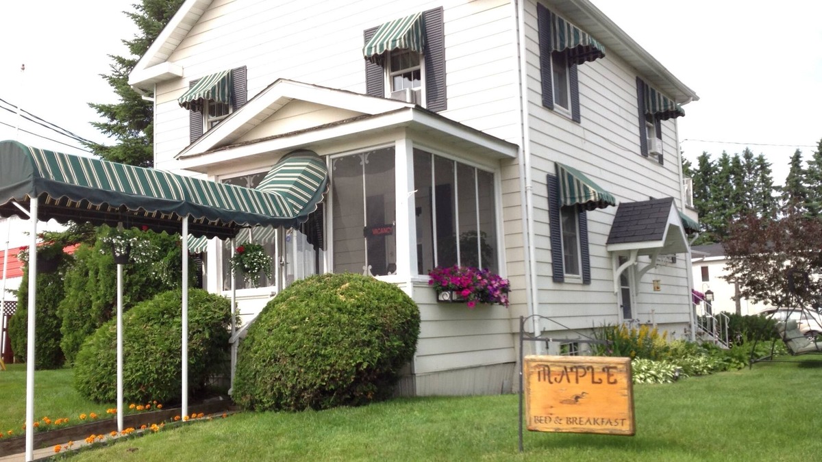 Grand Falls Bed & Breakfast | Maple Tourist Home Bed & Breakfast