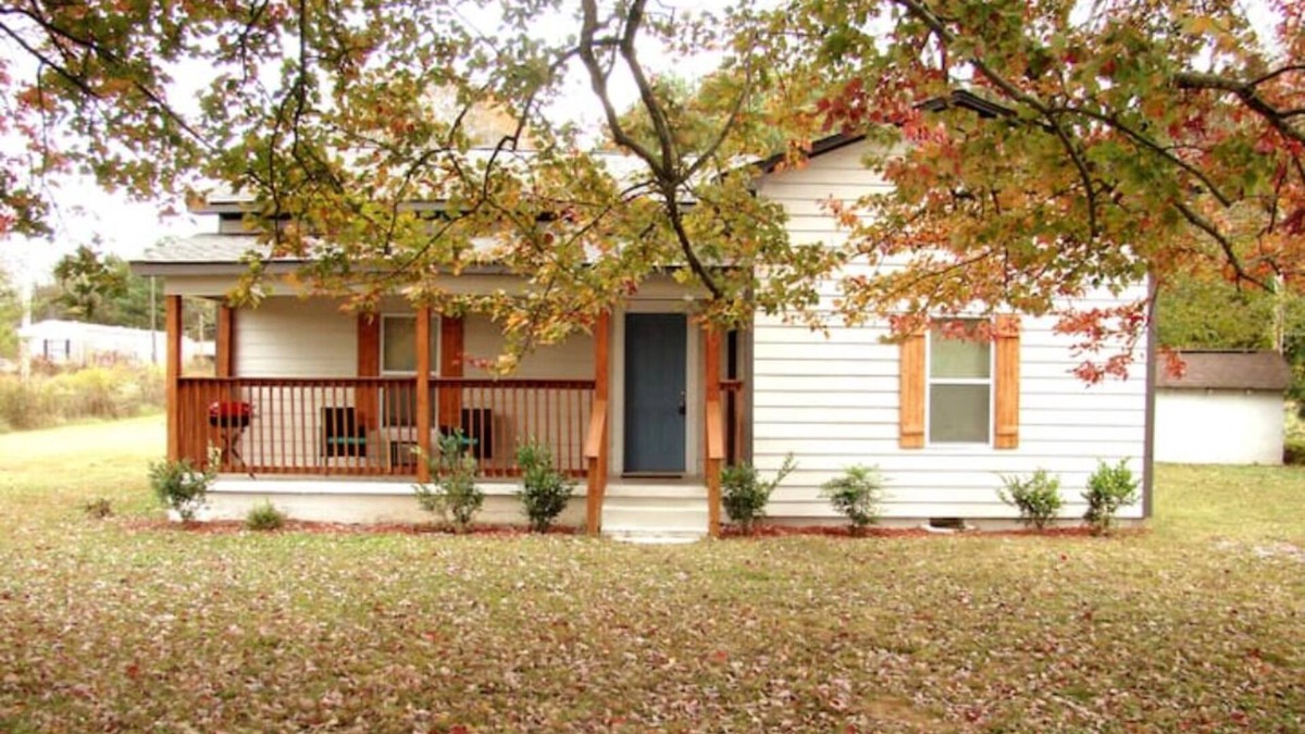 Langston Cottage | Maple Tree Cottage - Close to boat docks and Wedding venues