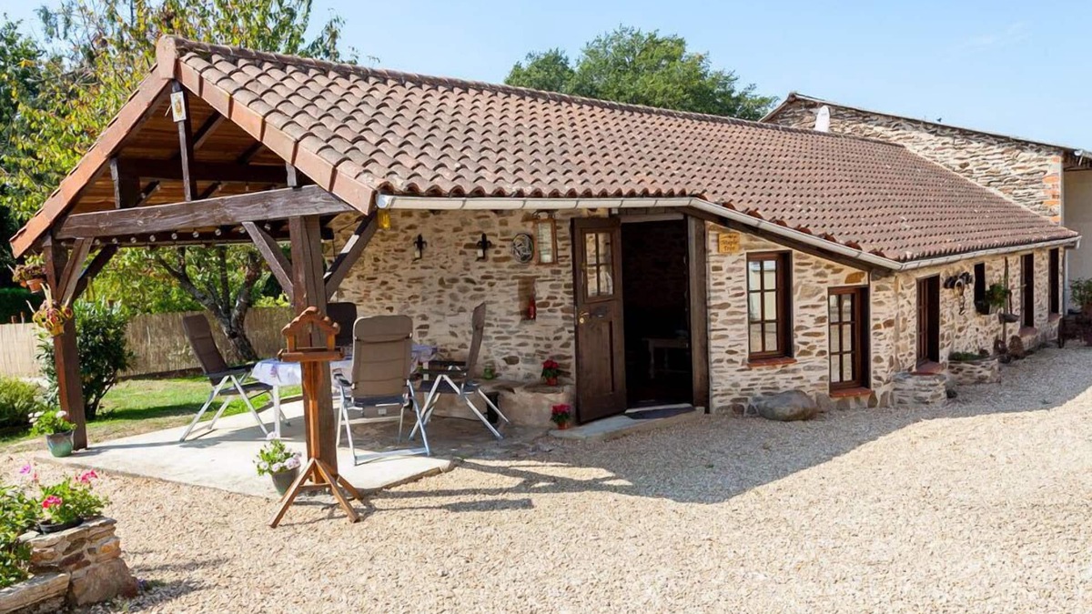 Chalais Cottage | Maple Tree Gite 2 bed