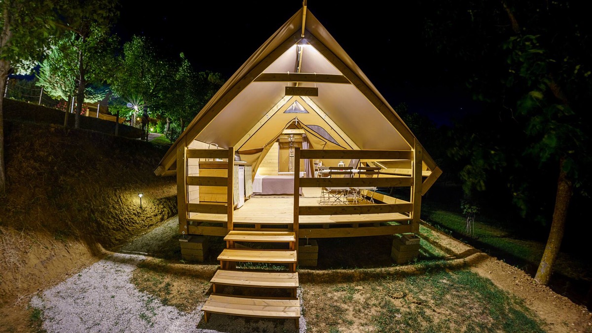 Sant'Elpidio a Mare Resort | Maple tree tent with pool