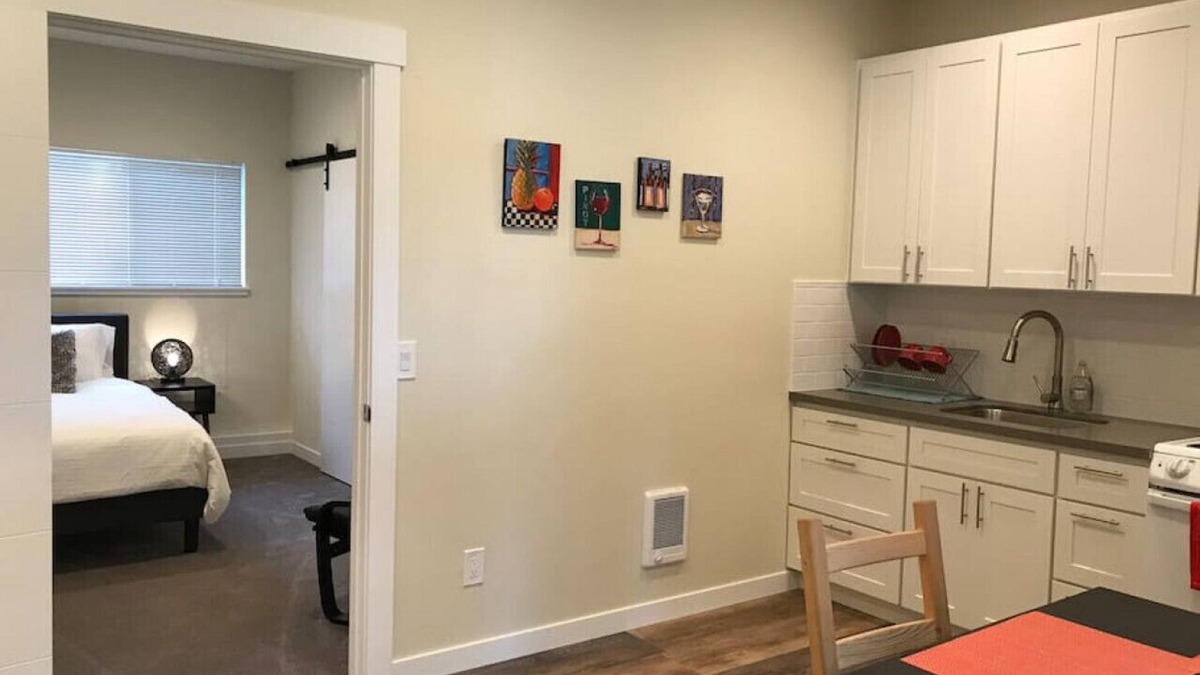Hobart Apartment | Maple Valley Hummingbird Studio
