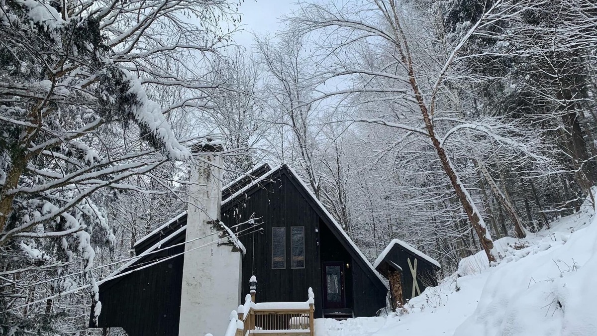 Stockbridge House | MapleDreams - Cozy Ski Chalet w/Hot Tub on Wooded Lot