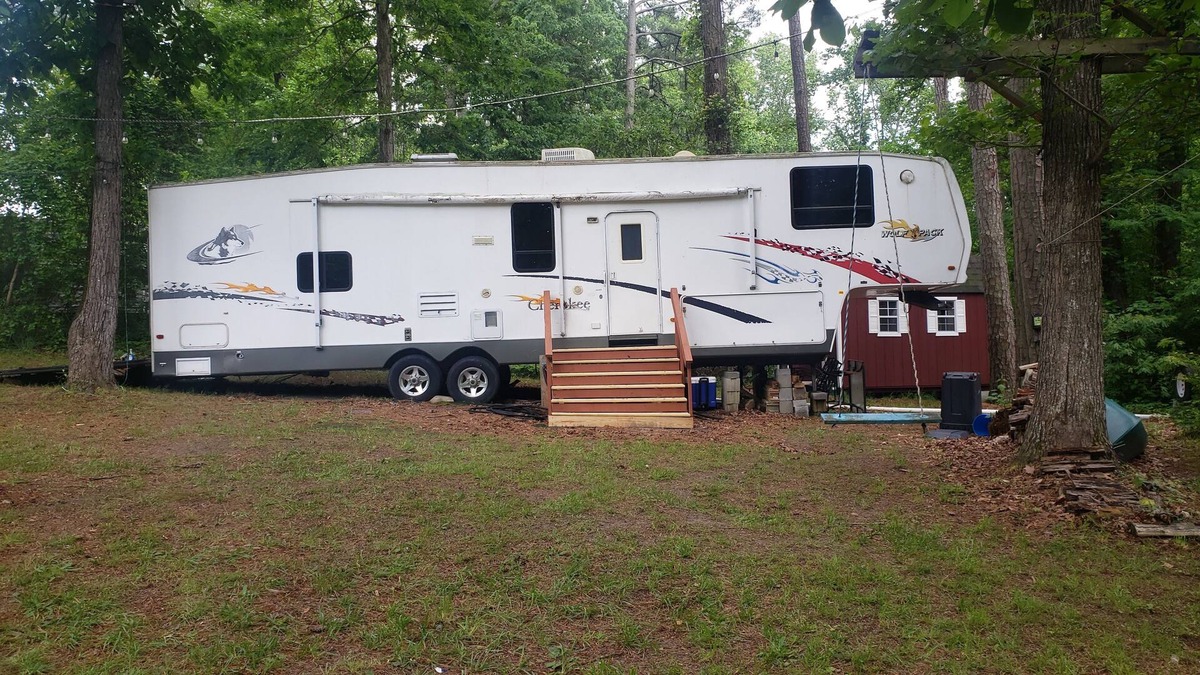 Greenbush RV Rental | Mara-logo Large camper / large lot near Chincoteague Va. Park has all amenities
