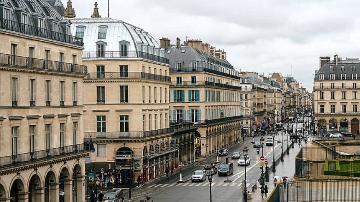 Saint-Gervais Apartment | Marais luxe-take a walk across the bridges of river Seine to Île de la Cité