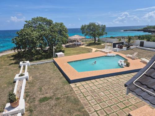 Discovery Bay House | Maranatha villa