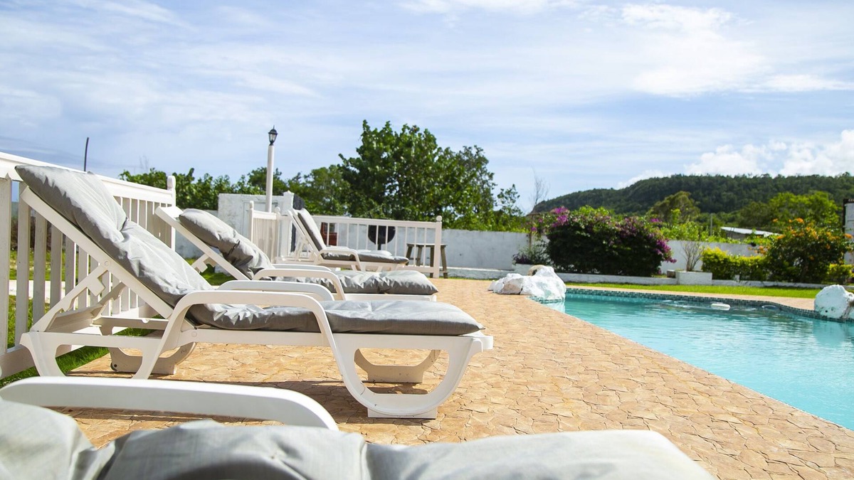 Discovery Bay Villa | Maranatha Villa