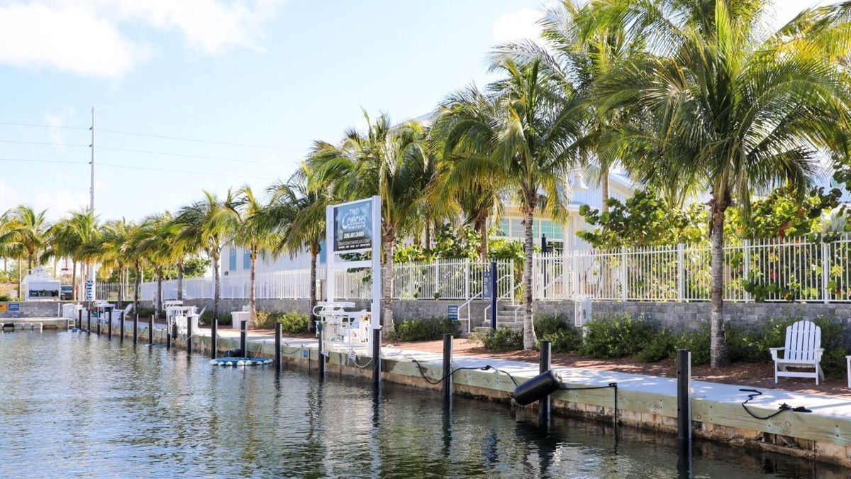 Marathon Apartment | Marathon Beachfront | 2Kings, Veranda + 2LuxeBaths