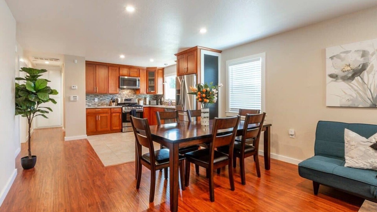 Northside House | @ Marbella Lane - 3BR UpprLvl | DTWN SJ | Ldry + P