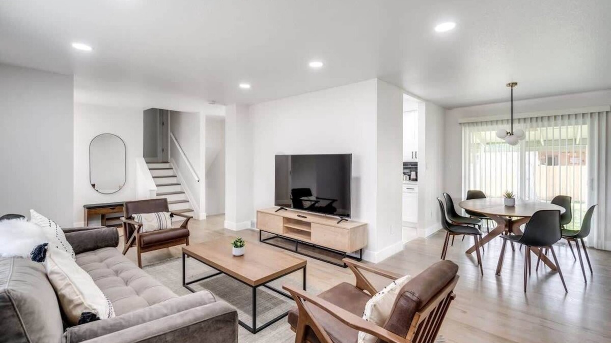 Northwest Arvada House | @ Marbella - Modern 4-BR Retreat Chef's Kitchen