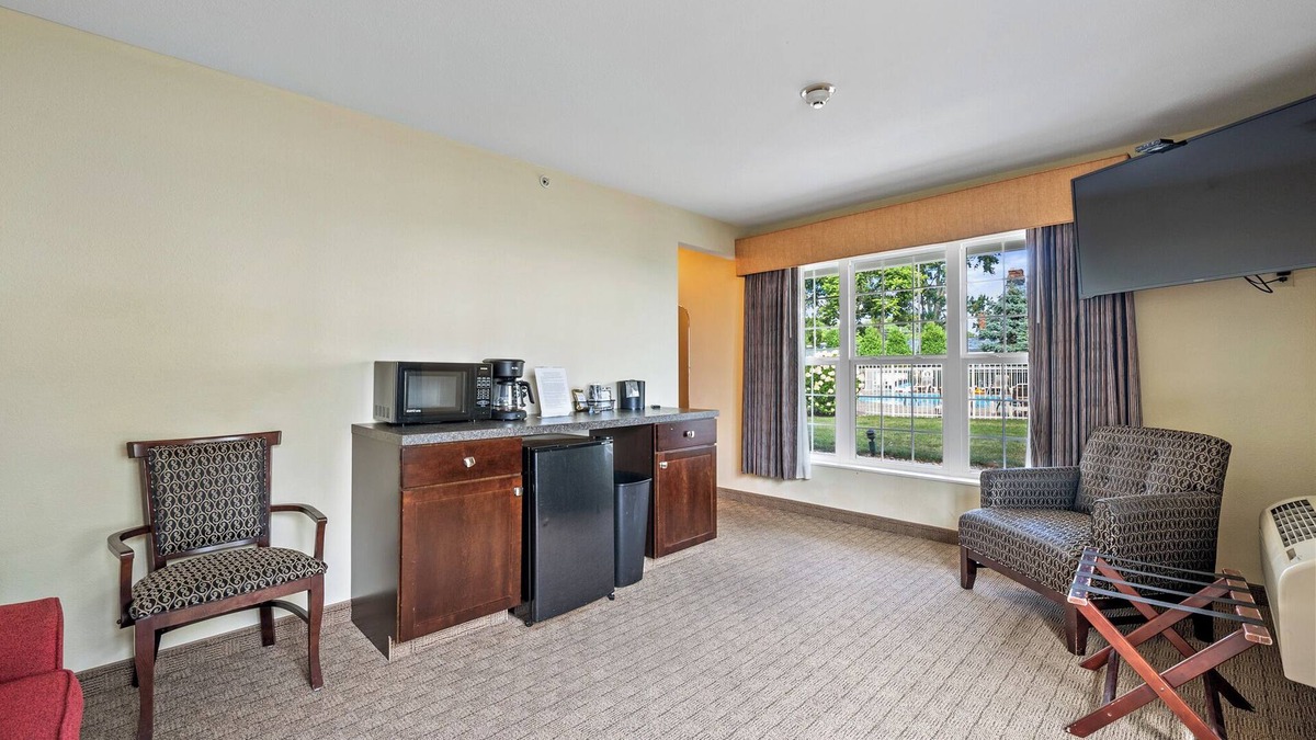 Kelleys Island Hotel | Marblehead Suite at Kelley's Island Venture Resort