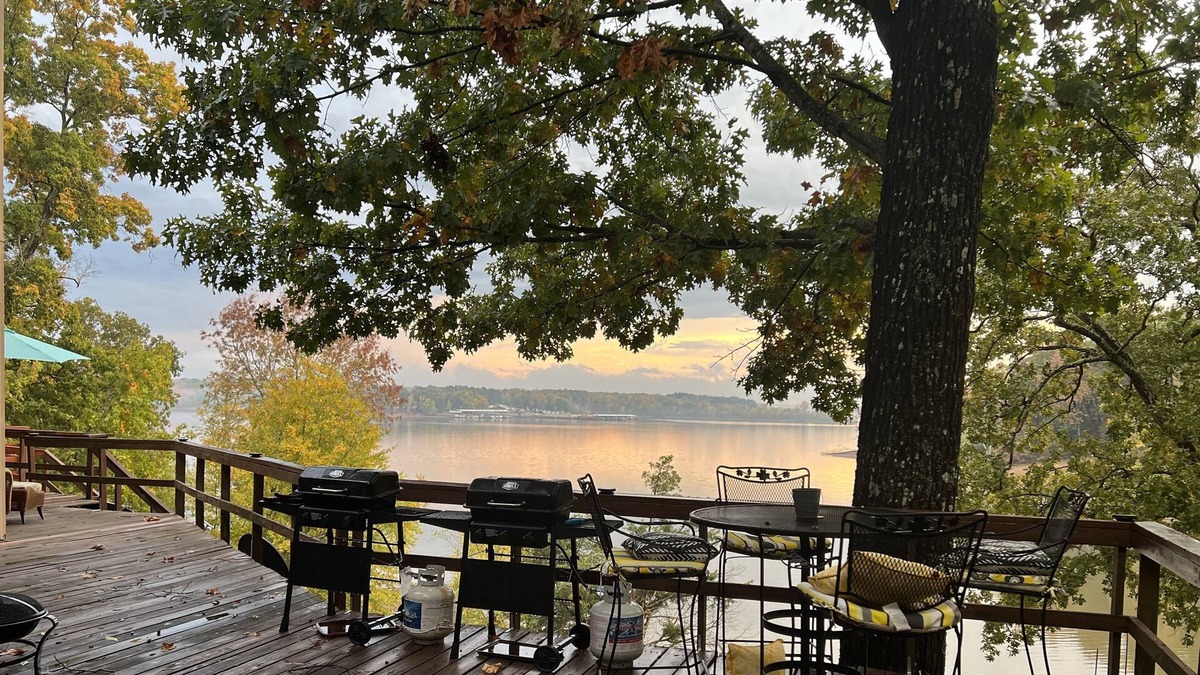 Camden Condo | March/April Spring special: sleeps 10 with boat dock on TN River/KY Lake