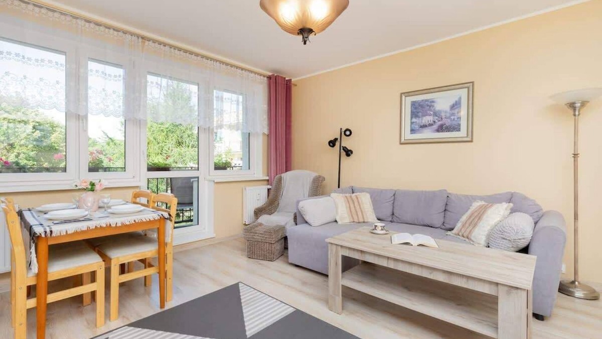 Gdansk Apartment | Marcina Dragana 17F | Stylish Apartment | Desk