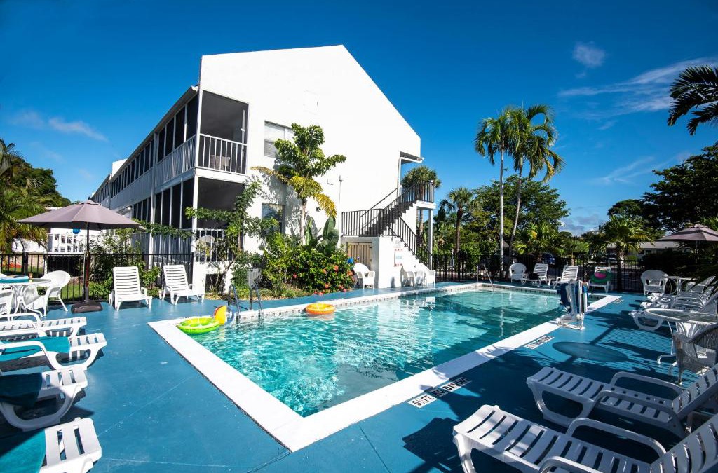 Marco Island Hotel | Marco Island Lakeside Inn