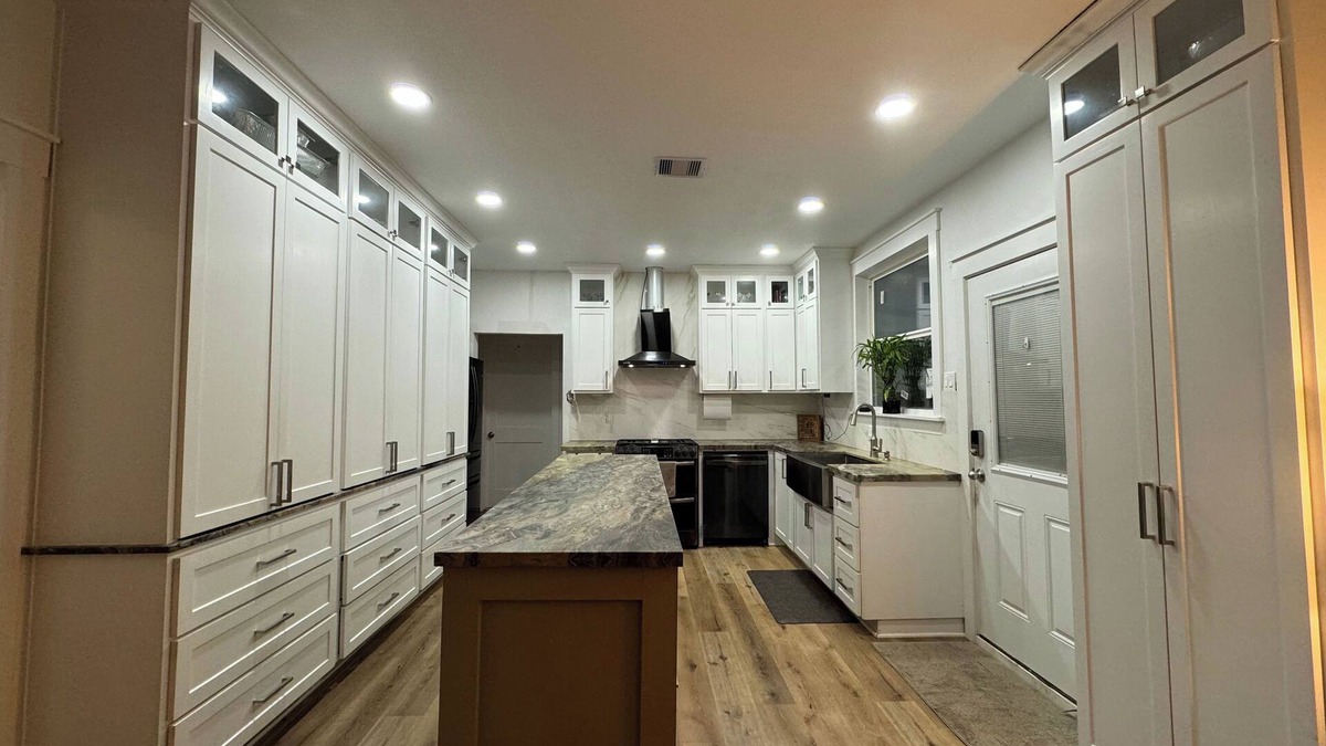 Houston House | Marcy's Garden Centrally-located. 5 mins to downtown, EADO & the Heights.