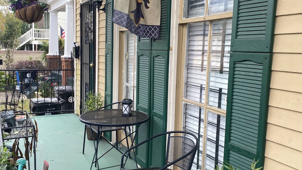 West Riverside House | Mardi Gras Parade Route Historic Victorian Tourist Area/Magazine St./Napolean