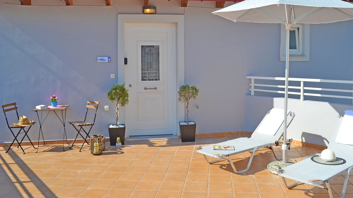 Nea Chora Apartment | Mare civitas penthouse ,near Beach, Chania Old Town
