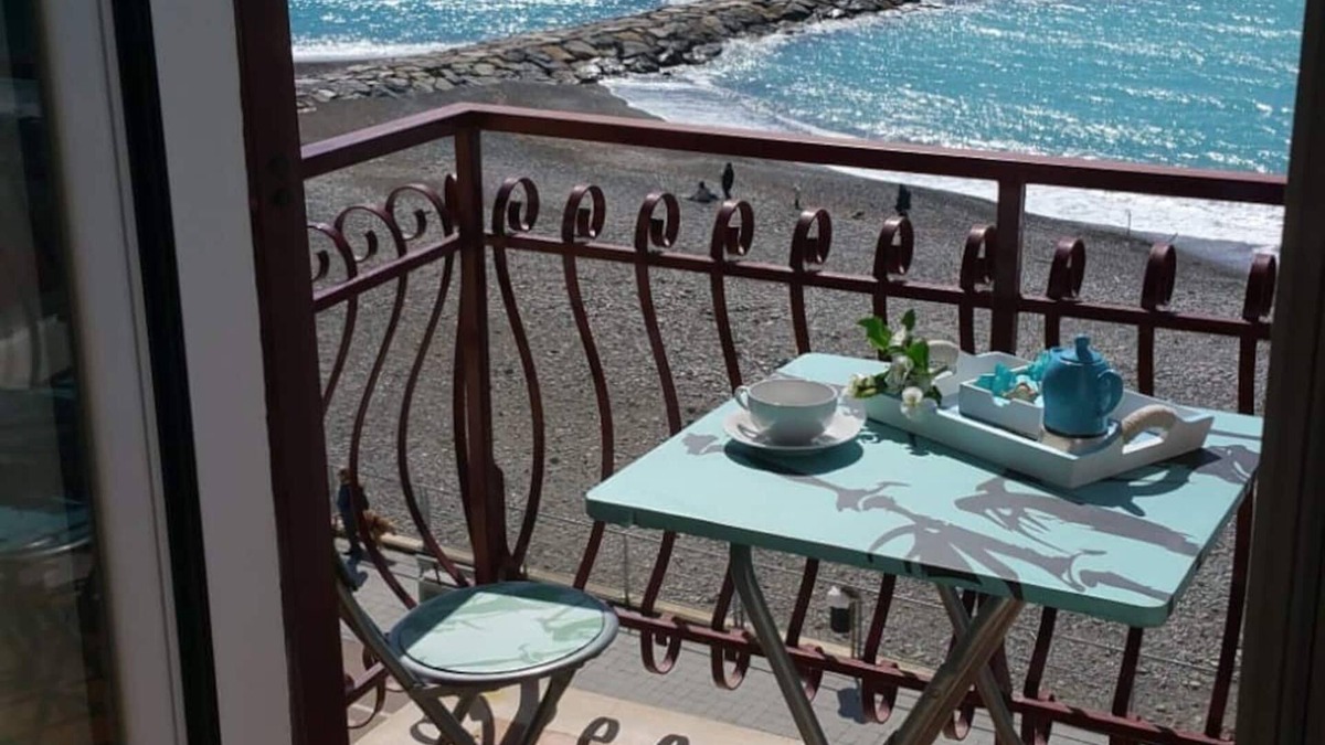 Ospedaletti Apartment | Mare sole spiaggia - seaside on the Italian Coast